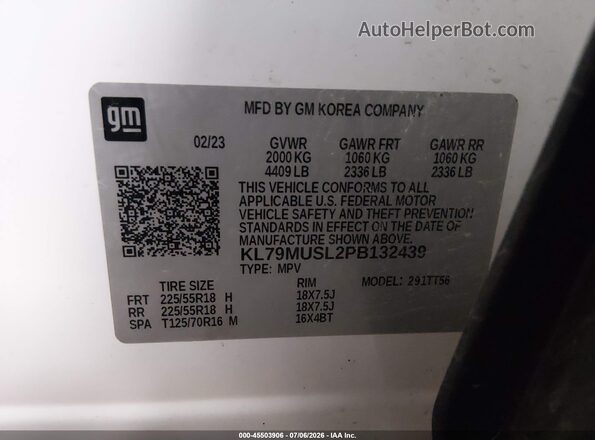 KL79MUSL2PB132439 2023 CHEVROLET TRAILBLAZER White Vista del compartimento del motor