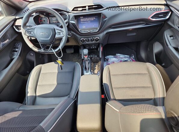 KL79MUSL5PB039107 2023 CHEVROLET TRAILBLAZER Red Vista del salpicadero