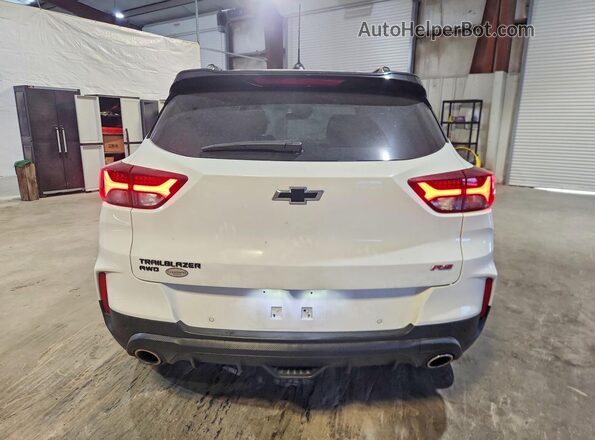 KL79MUSL6NB133431 2022 CHEVROLET TRAILBLAZER White Widok z tyłu