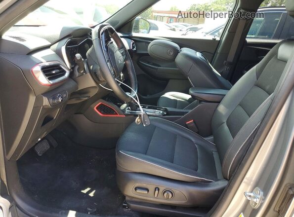 KL79MUSL7PB172726 2023 CHEVROLET TRAILBLAZER Gray წინა სალონის ხედი