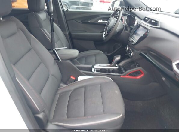 KL79MUSL9PB077293 2023 CHEVROLET TRAILBLAZER White Widok wnętrza z przodu