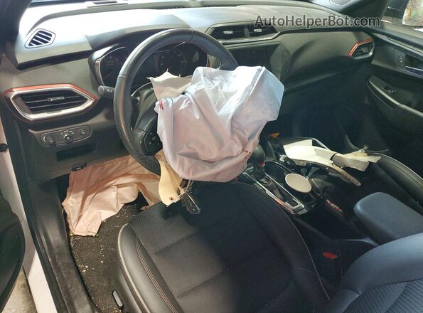 KL79MUSL9PB177300 2023 CHEVROLET TRAILBLAZER White Widok deski rozdzielczej