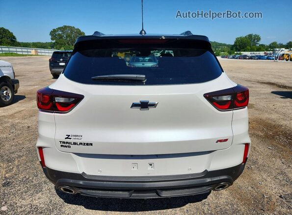 KL79MUSL9SB025140 2025 CHEVROLET TRAILBLAZER White Вид ззаду