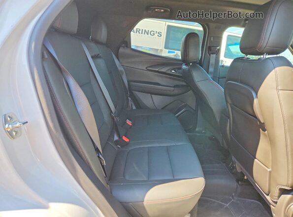 KL79MUSL9SB025140 2025 CHEVROLET TRAILBLAZER White Вид задньої частини салону