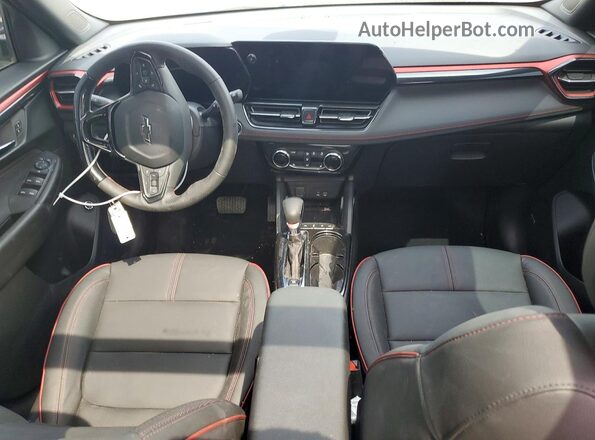 KL79MUSL9TB097831 2026 CHEVROLET TRAILBLAZER White Widok deski rozdzielczej