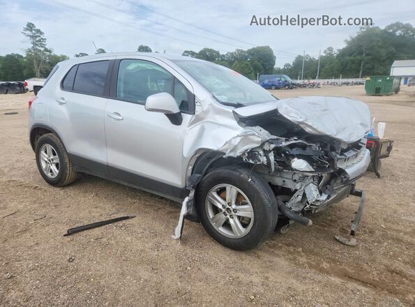 KL7CJKSB0MB318194 2021 CHEVROLET TRAX Серебряный Передняя правая четверть