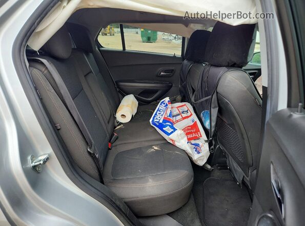 KL7CJKSB0MB318194 2021 CHEVROLET TRAX Серебряный Вид задних сидений