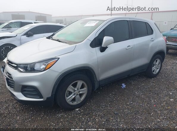 KL7CJKSB0MB339840 2021 CHEVROLET TRAX Silver Przód lewy