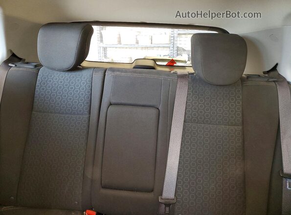 KL7CJKSB1JB579653 2018 CHEVROLET TRAX White Widok tylnych siedzeń