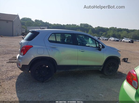 KL7CJKSB2HB213811 2017 CHEVROLET TRAX Silver Vista interior trasera