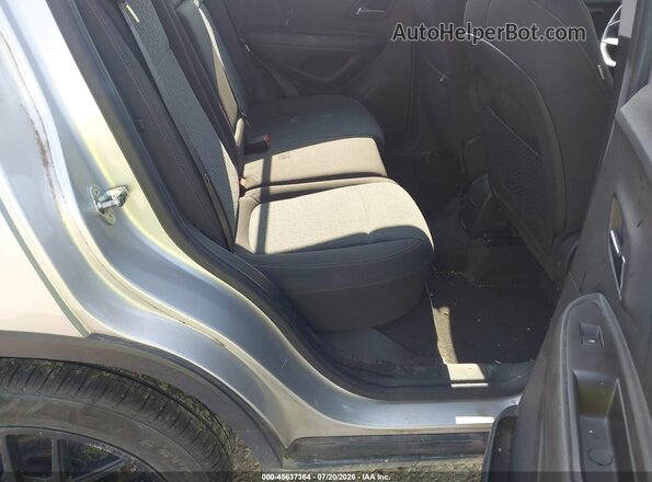 KL7CJKSB2HB213811 2017 CHEVROLET TRAX Silver Vista de la etiqueta del VIN