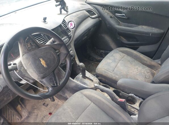 KL7CJKSB2JB612384 2018 CHEVROLET TRAX Silver Դիմացի տեսք