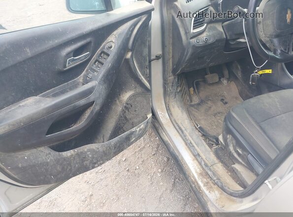 KL7CJKSB2JB612384 2018 CHEVROLET TRAX Silver Սարքավորումների վահանակի տեսք