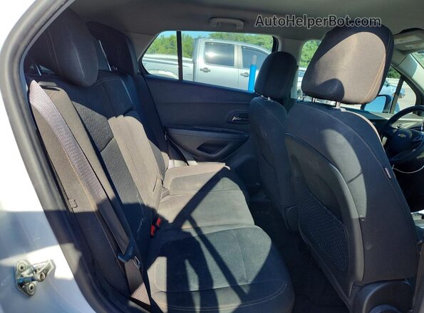 KL7CJKSB2JB721976 2018 CHEVROLET TRAX White უკანა სალონის ხედი