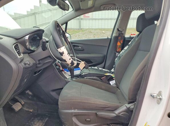 KL7CJKSB2LB062333 2020 CHEVROLET TRAX White Вид салону спереду