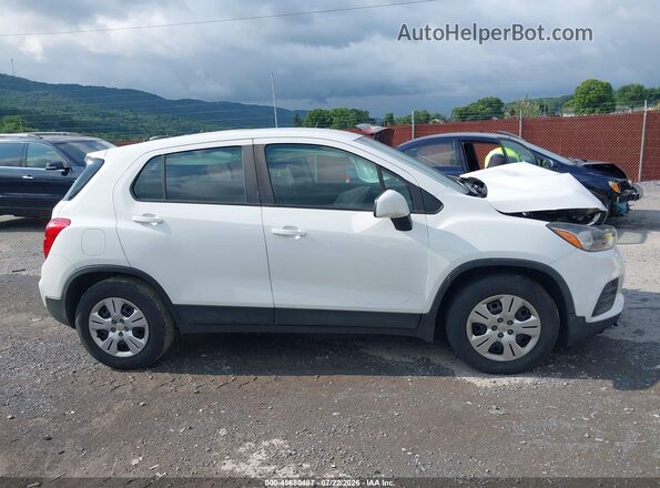 KL7CJKSB3JB703583 2018 CHEVROLET TRAX Белый Вид задней части салона