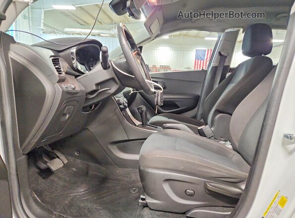 KL7CJKSB3LB051857 2020 CHEVROLET TRAX White წინა სალონის ხედი