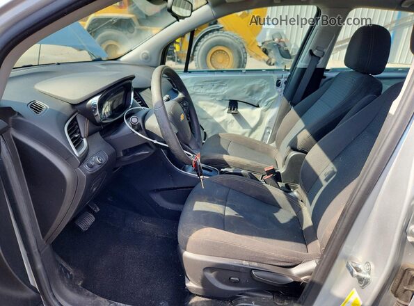 KL7CJKSB3LB323095 2020 CHEVROLET TRAX Silver Front interior view