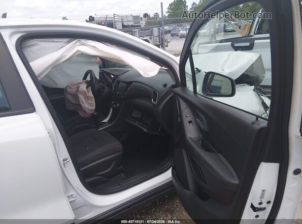 KL7CJKSB4HB239357 2017 CHEVROLET TRAX White წინა სალონის ხედი