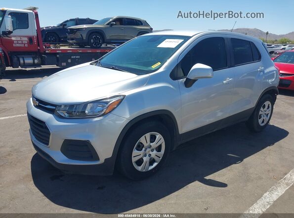 KL7CJKSB4JB608272 2018 CHEVROLET TRAX Серебряный Передняя левая четверть