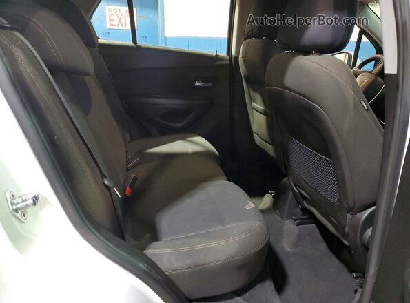 KL7CJKSB4JB722305 2018 CHEVROLET TRAX White Вид задньої частини салону