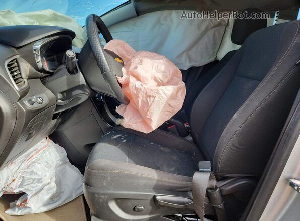 KL7CJKSB4LB031021 2020 CHEVROLET TRAX Silver Vista interior delantera