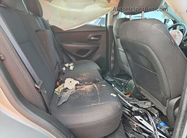 KL7CJKSB4LB031021 2020 CHEVROLET TRAX Silver Vista interior trasera