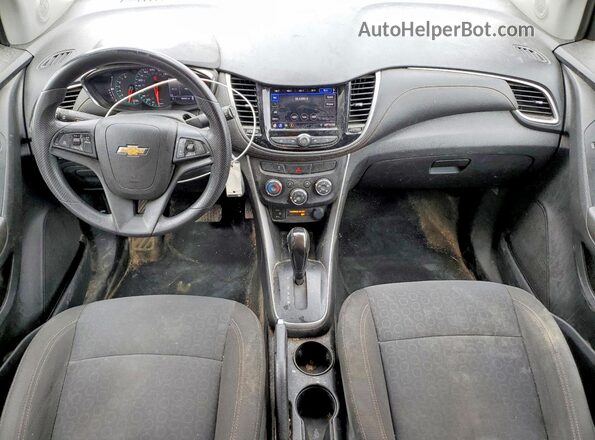 KL7CJKSB4LB323655 2020 CHEVROLET TRAX Серебряный Вид панели приборов