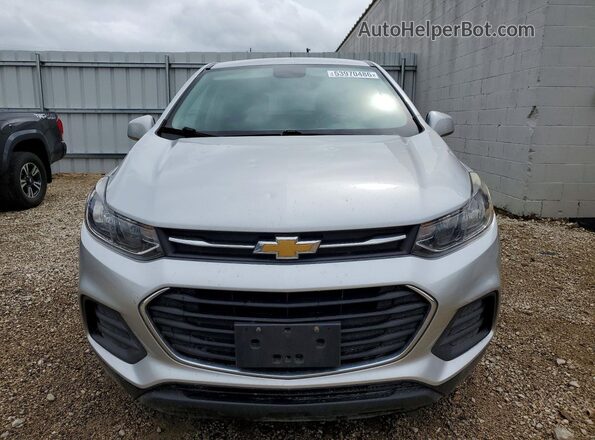 KL7CJKSB4LB323655 2020 CHEVROLET TRAX Серебряный Вид спереди