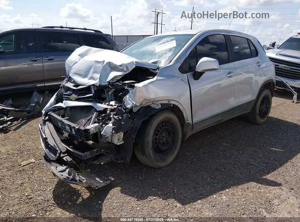 KL7CJKSB6JB548074 2018 CHEVROLET TRAX Серебряный Передняя левая четверть