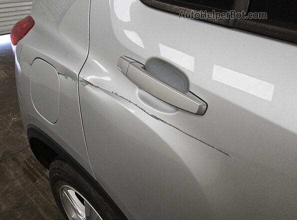 KL7CJKSB6MB304512 2021 CHEVROLET TRAX Silver 