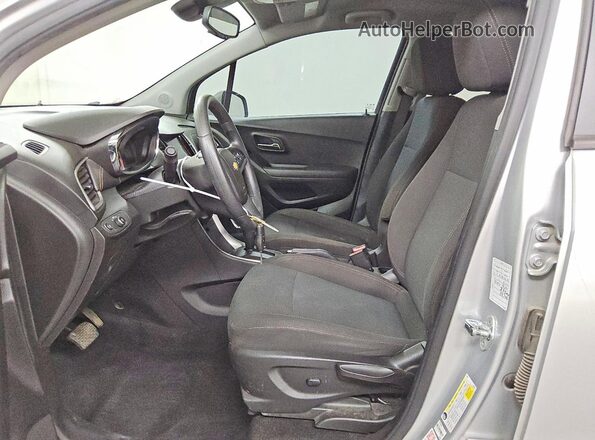 KL7CJKSB6MB304512 2021 CHEVROLET TRAX Silver Вид салону спереду
