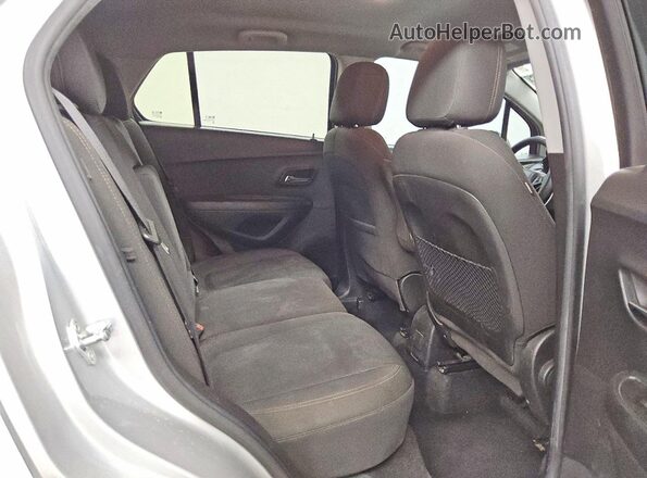 KL7CJKSB6MB304512 2021 CHEVROLET TRAX Silver Вид задньої частини салону