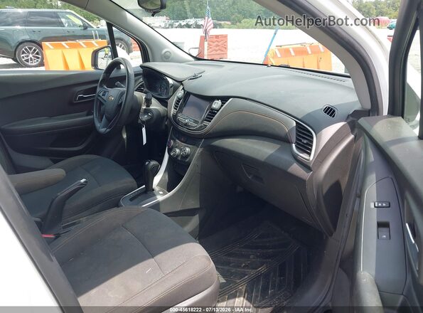 KL7CJKSB7LB038593 2020 CHEVROLET TRAX Белый Вид салона спереди