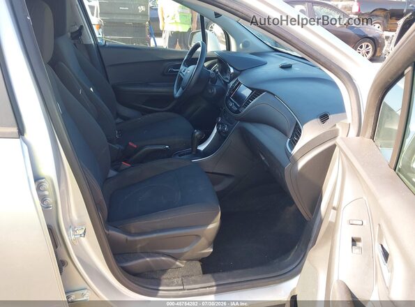 KL7CJKSB8LB029563 2020 CHEVROLET TRAX Silver წინა სალონის ხედი