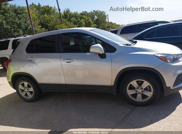 KL7CJKSB8LB039607 2020 CHEVROLET TRAX Silver Widok wnętrza z tyłu