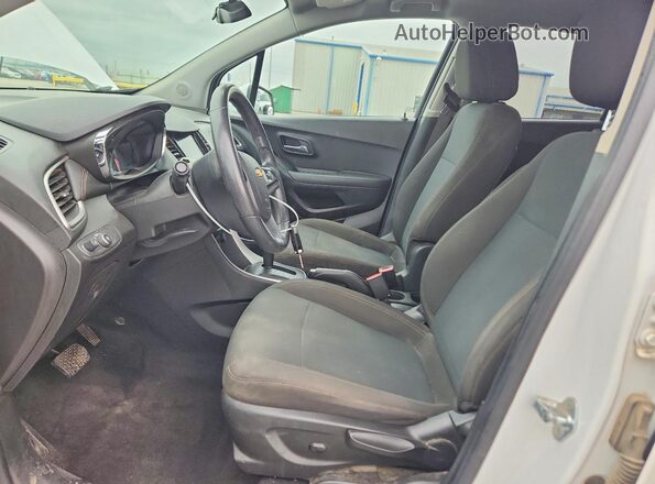 KL7CJKSB8LB064328 2020 CHEVROLET TRAX Белый Вид салона спереди