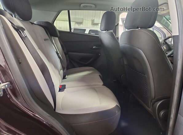 KL7CJKSB8MB308206 2021 CHEVROLET TRAX Purple Widok tylnych siedzeń