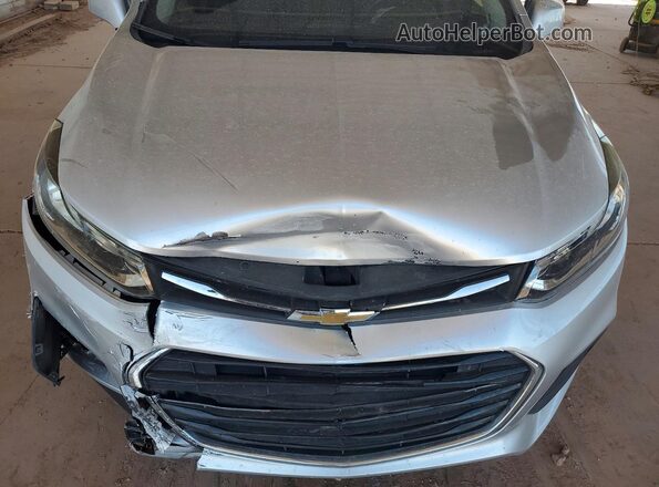 KL7CJKSB9LB319214 2020 CHEVROLET TRAX Silver Widok wnętrza z tyłu