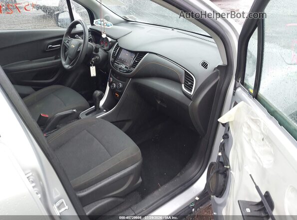 KL7CJKSB9LB326759 2020 CHEVROLET TRAX Серебряный Вид салона спереди