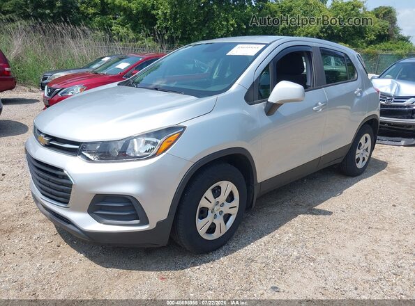 KL7CJKSBXJB715813 2018 CHEVROLET TRAX Silver Przód lewy