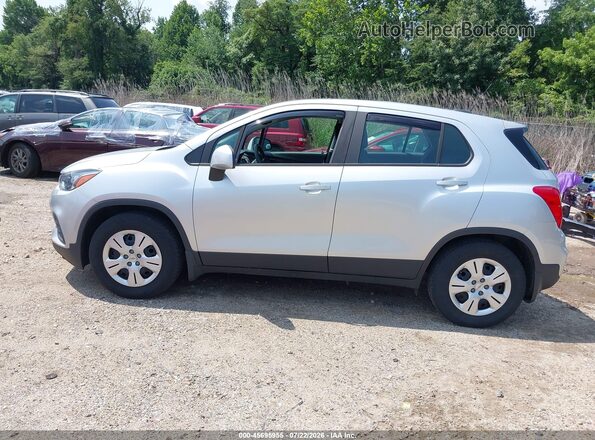 KL7CJKSBXJB715813 2018 CHEVROLET TRAX Silver Widok wnętrza 360 stopni