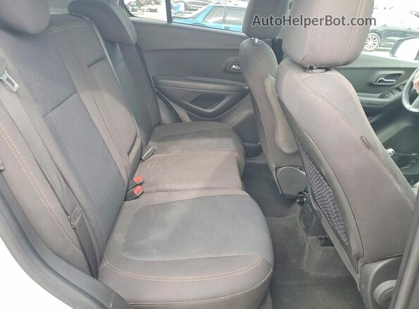 KL7CJKSBXLB031184 2020 CHEVROLET TRAX Silver Vista interior trasera