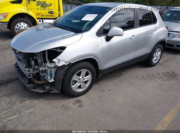 KL7CJKSBXLB031332 2020 CHEVROLET TRAX Silver Przód lewy