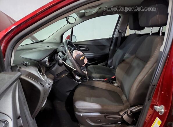 KL7CJKSBXMB337982 2021 CHEVROLET TRAX Burgundy Vista interior delantera