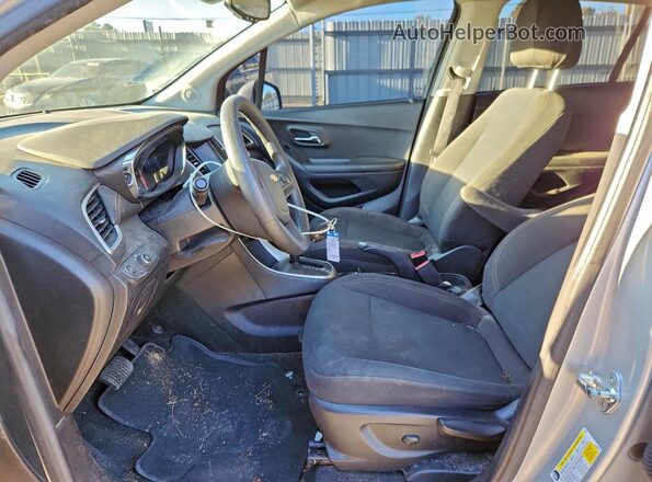 KL7CJKSM4NB522628 2022 CHEVROLET TRAX Silver Vista interior delantera