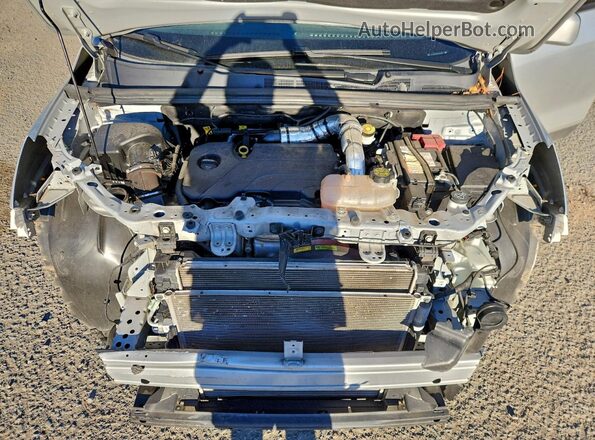 KL7CJKSM4NB522628 2022 CHEVROLET TRAX Silver Vista del compartimento del motor