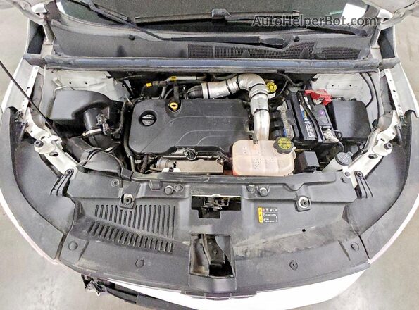 KL7CJKSMXMB364102 2021 CHEVROLET TRAX White Vista del compartimento del motor