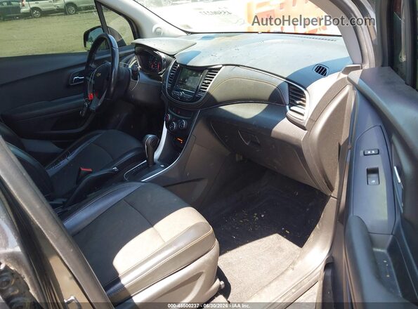 KL7CJLSB0JB718225 2018 CHEVROLET TRAX Gray Вид салону спереду