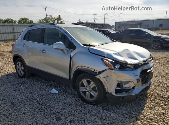 KL7CJLSB1HB093652 2017 CHEVROLET TRAX Серебряный Передняя правая четверть